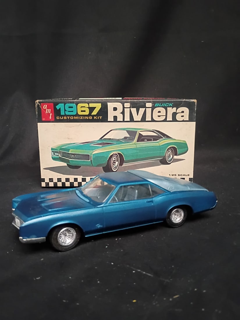 AMT 1967 Buick Riviera Customizing Model Kit (1 of 7)