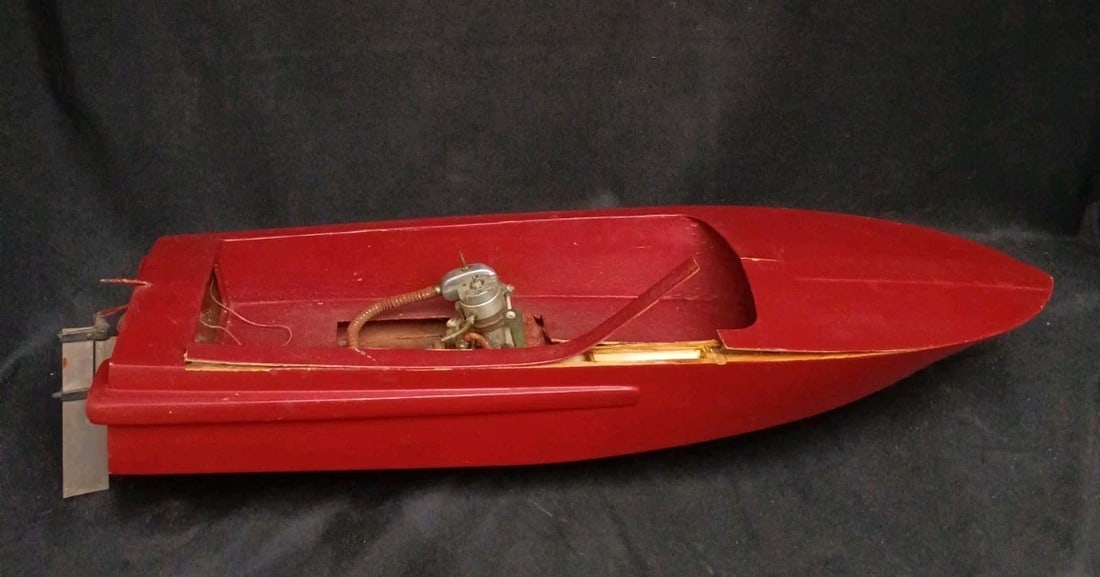 Vintage 34 Inch Open Speed Boat with Octura Rudder: Vintage 34 Inch Open Speed Boat with Octura Rudder Vintage Octura open speed boat in red with an old motor inside. The rudder is marked Octura Model. This pre-owned piece measures 34 inches long and i