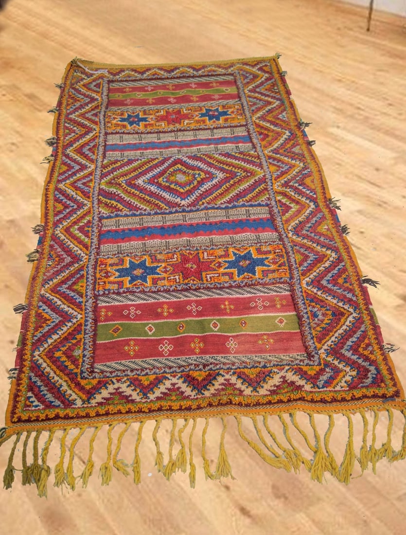 Handmade Moroccan Taznakht Wool Carpet 220 x 120cm: Handmade Moroccan Taznakht Wool Carpet 220 x 120cm Discover the exquisite beauty of this Moroccan Taznakht Carpet, handcrafted by skilled Berber weavers in the vibrant south of Morocco. This colorful 