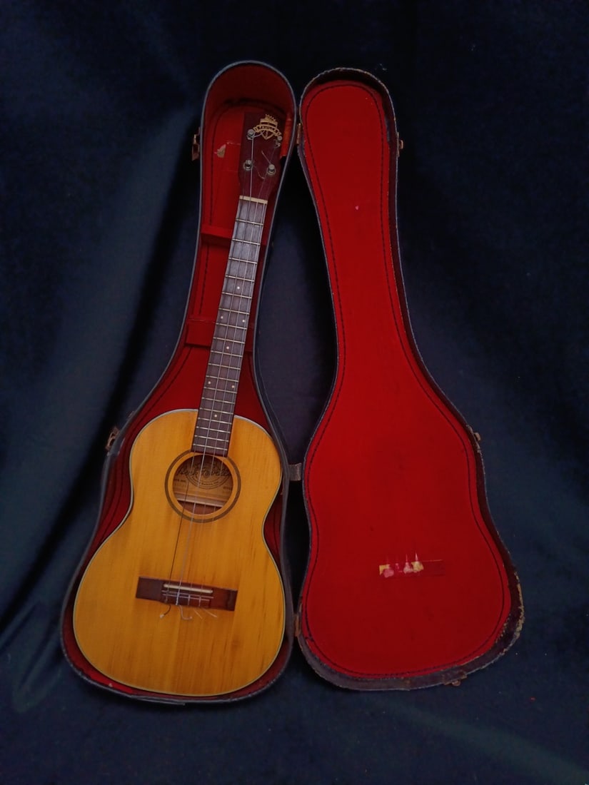 Favilla B-2s Baritone Ukulele 4 String Mid 1950s USA (1 of 18)