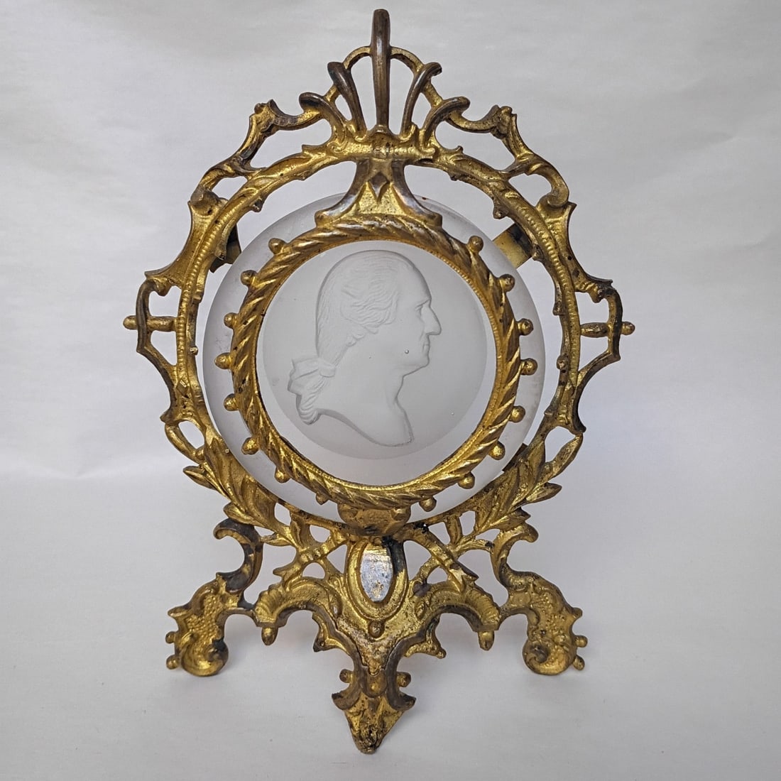 Gillinder frosted Washington paperweight with bronze ormolu stand (1 of 6)