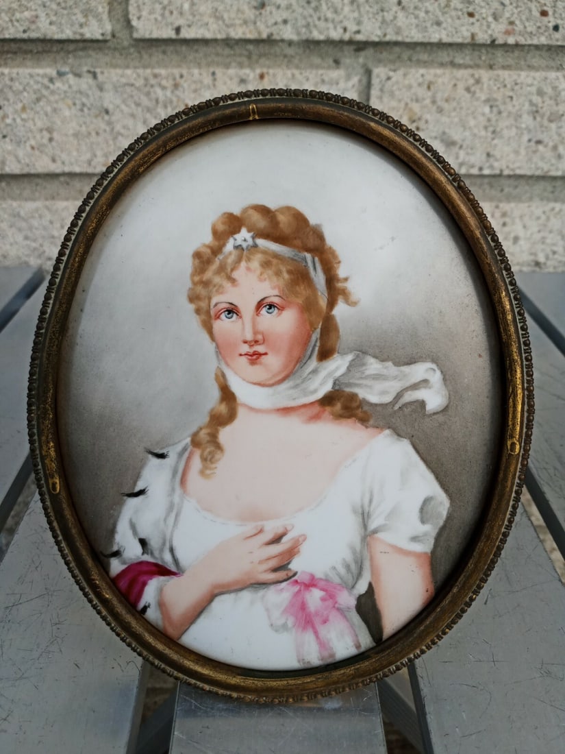 Antique Limoges oval porcelain portrait plaque in bronze easel frame 5.5": Antique Limoges oval porcelain portrait plaque in bronze easel frame 5.5" Antique Limoges oval porcelain plaque mounted in a free-standing bronze frame. This French portrait plaque is marked 14 P.P. o