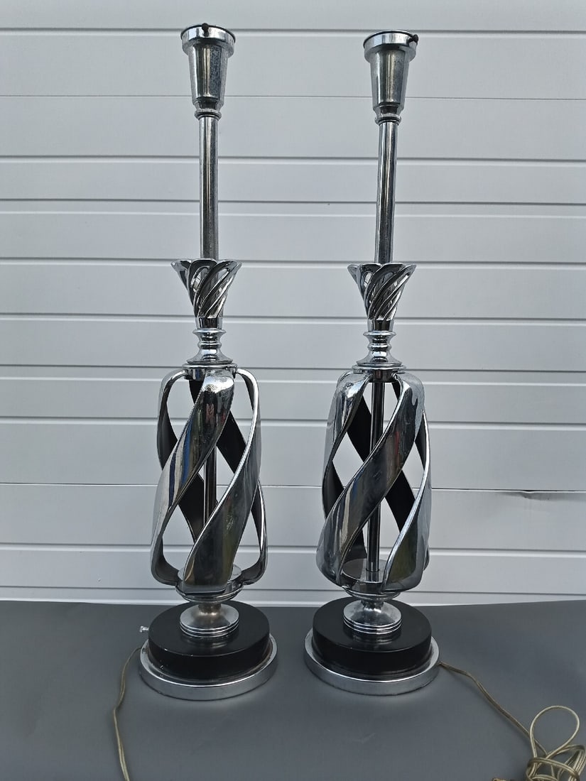 Pair of Vintage Nickel Chrome Pineapple Lamps Swirl Pattern: Pair of Vintage Nickel Chrome Pineapple Lamps Swirl Pattern Vintage pair of pineapple lamps with a swirl design and nickel-chrome plated finish. These mid-century style lamps feature intact wiring and