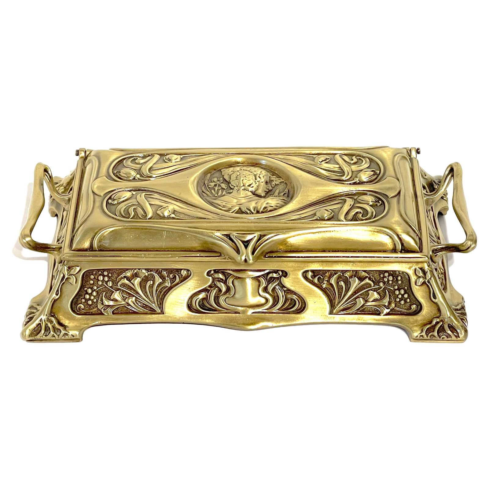 WMF Gilt Art Nouveau Double Inkwell Casket with Portrait: WMF Gilt Art Nouveau Double Inkwell Casket with Portrait Discover the elegance of this Gilt Art Nouveau Portrait Casket Double Inkwell, attributed to the renowned Wurttembergische Metallwarenfabrik (W