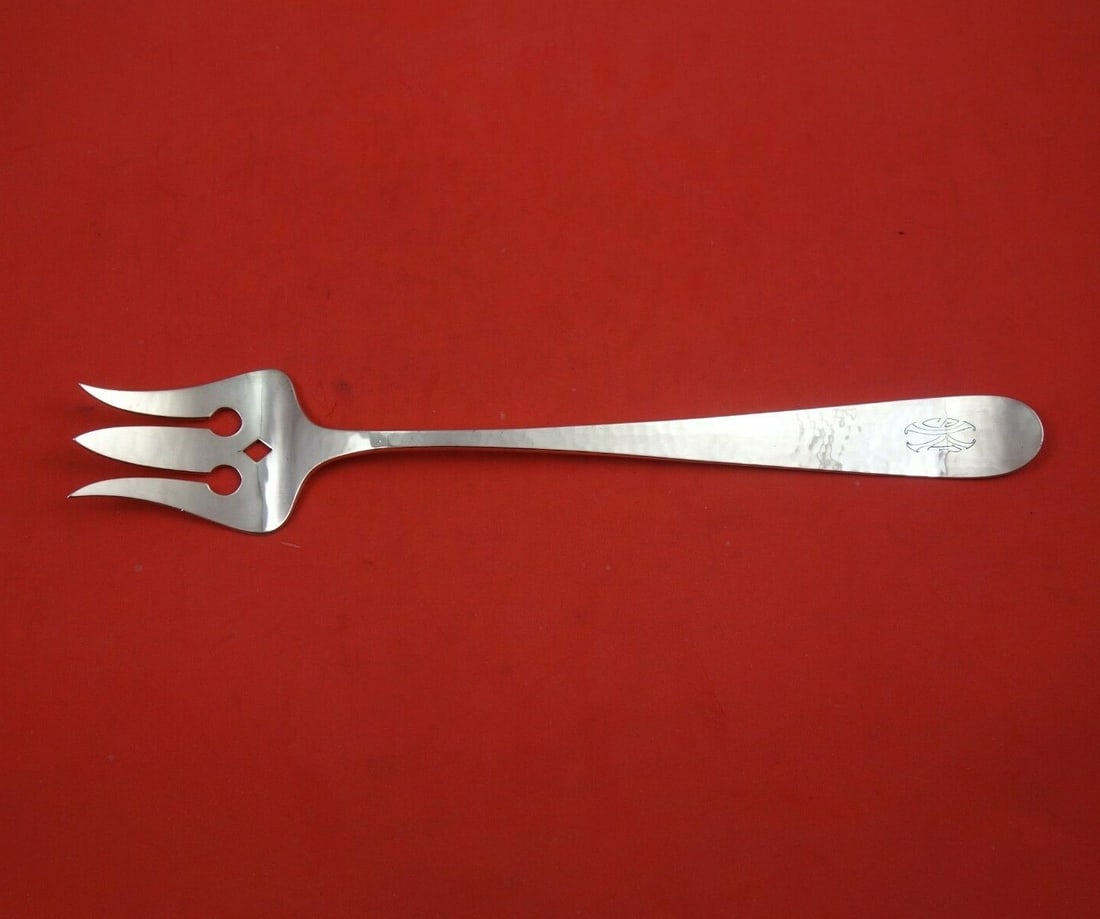 Kalo Sterling Silver Buffet Serving Fork 10.5 Inch Monogrammed: Kalo Sterling Silver Buffet Serving Fork 10.5 Inch Monogrammed Introducing a stunning Kalo Sterling Silver Buffet Fork, measuring 10 1/2 inches. This exquisite serving fork showcases the craftsmanship