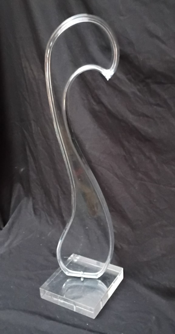 Vintage Lucite and Brass Stylized Bird Sculpture 25.5 in: Vintage Lucite and Brass Stylized Bird Sculpture 25.5 in Vintage stylized bird sculpture in a Mid Century Modern design. This original single-piece statue features a lucite and acrylic bird mounted on