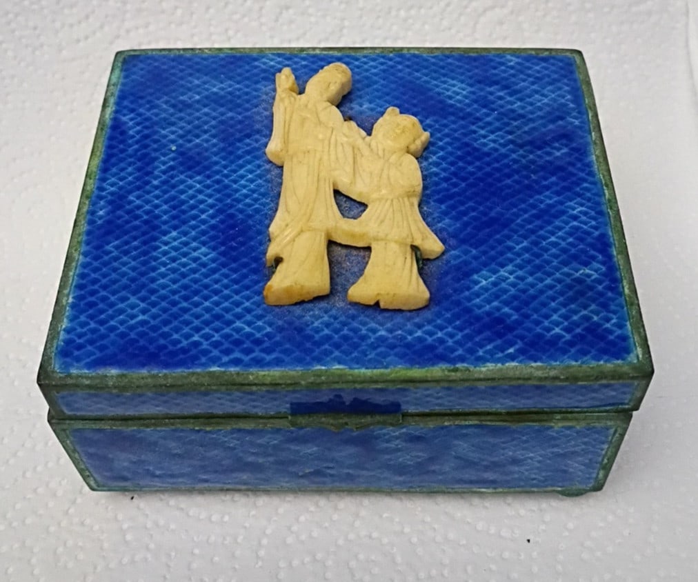 Chinese Cloisonne Cobalt Blue Hinged Box with Figural Lid 4 Inches (1 of 14)