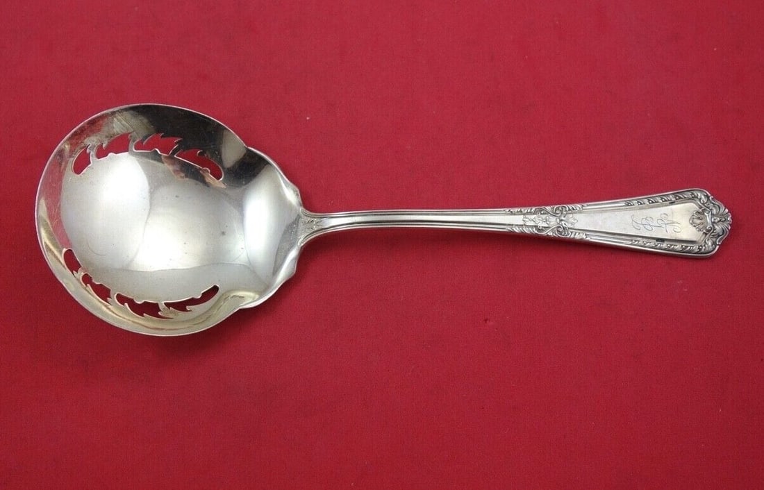 Reed & Barton Heritage Sterling Silver 8.5 Inch Pea Spoon: Reed & Barton Heritage Sterling Silver 8.5 Inch Pea Spoon This exquisite pea spoon from the Heritage pattern by Reed & Barton is crafted from high-quality sterling silver. Measuring 8 1/2 inches, it f