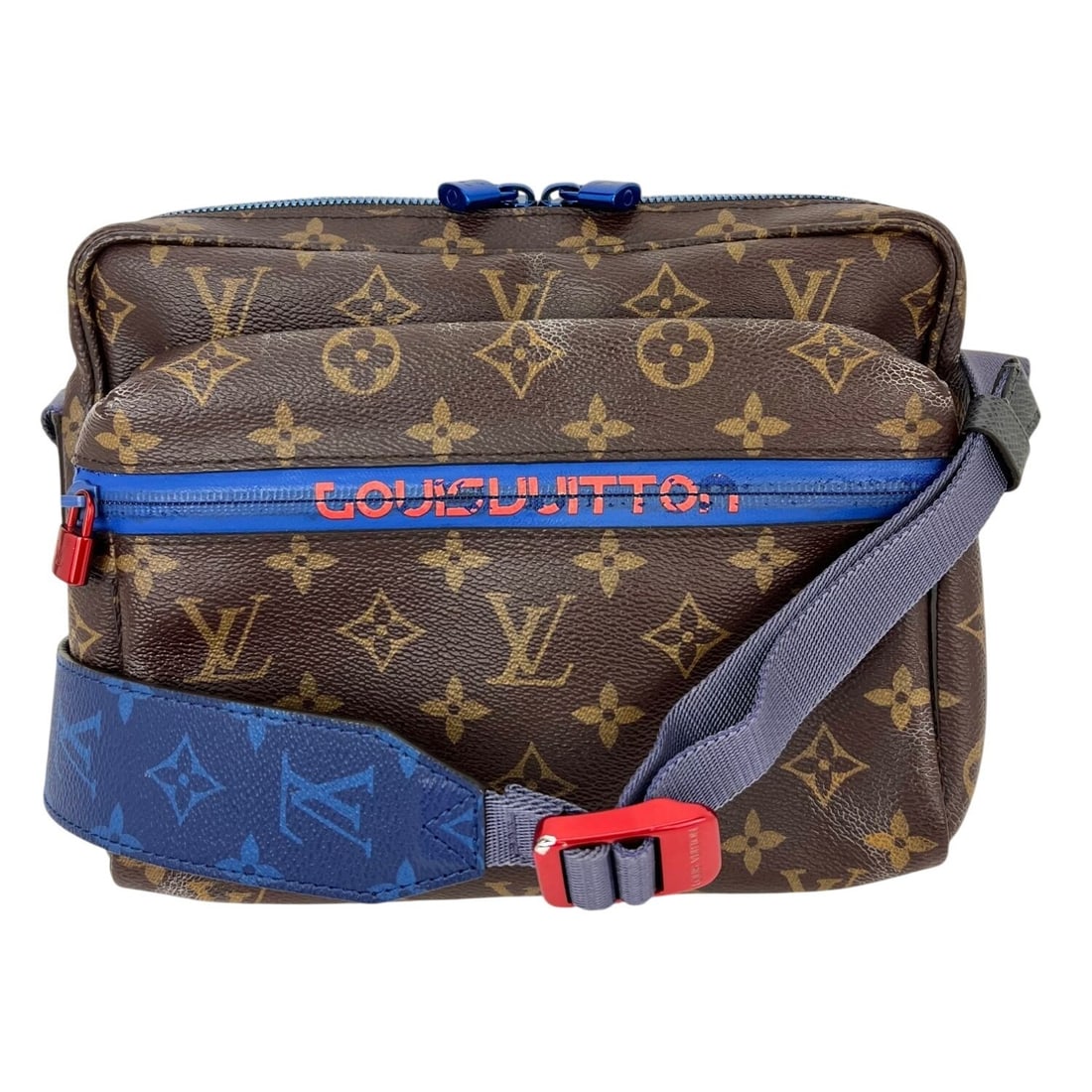 Louis Vuitton Outdoor Monogram Messenger Bag Blue Canvas: Louis Vuitton Outdoor Monogram Messenger Bag Blue Canvas Pre-owned Louis Vuitton Outdoor messenger bag featuring the Monogram pattern with a blue and brown colorway. This medium bag has a zip closure 