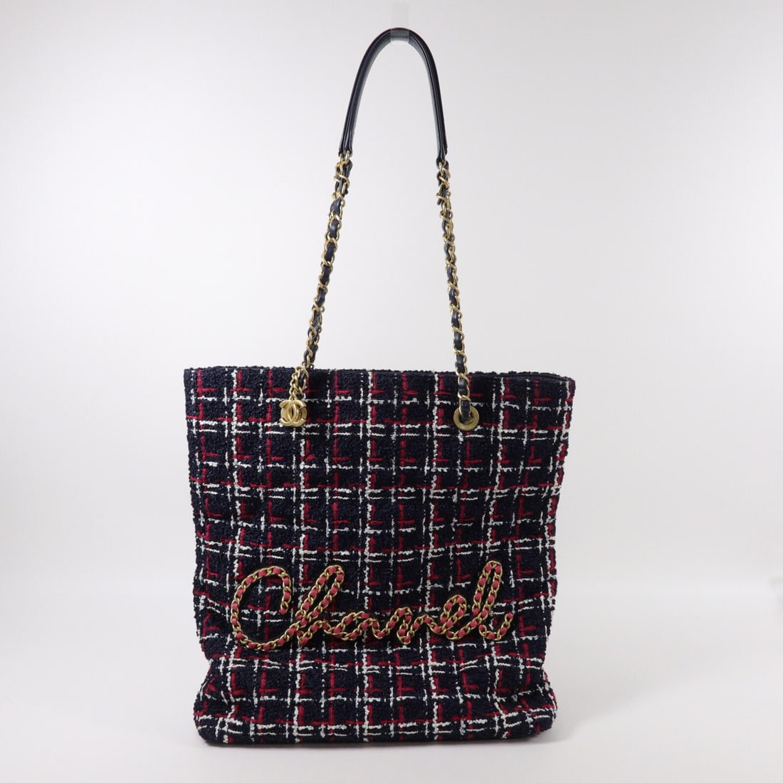 CHANEL Shopping Tote Shoulder Bag Tweed Multicolor CC GHW: CHANEL Shopping Tote Shoulder Bag Tweed Multicolor CC GHW CHANEL CC GHW shopping tote chain shoulder bag in multicolor tweed. This women's regular-size shoulder bag features a chain shoulder handle, a