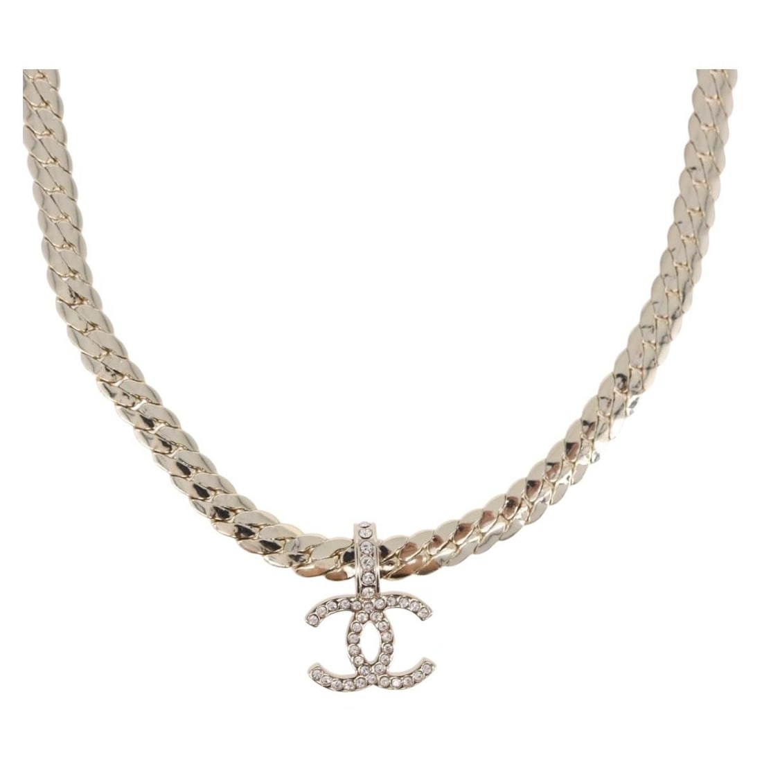 CHANEL CC Gold Tone Metal Necklace with Box: CHANEL CC Gold Tone Metal Necklace with Box CHANEL women's necklace in gold-tone metal, made in Italy. This piece includes the item box and is noted to be in excellent condition without any remarkable