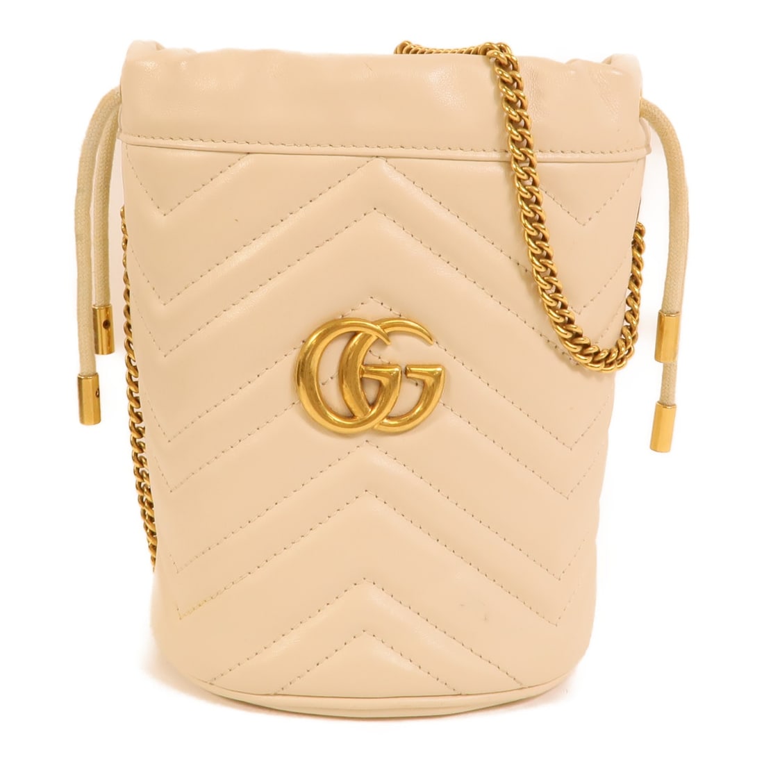 GUCCI GG Marmont White Calfskin Bucket Shoulder Bag Chain 575163: GUCCI GG Marmont White Calfskin Bucket Shoulder Bag Chain 575163 A GUCCI GG Marmont chain shoulder bag in white calfskin (cowhide) with a bucket style and chain shoulder strap. It features an interior
