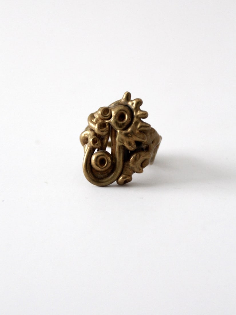 Handcrafted Vintage 1970s Brutalist Bronze Ring US 7.5: Handcrafted Vintage 1970s Brutalist Bronze Ring US 7.5 Discover this stunning Vintage Brutalist Bronze Ring from the 1970s, hand-crafted in a striking modernist style. The ring showcases a lovely pati