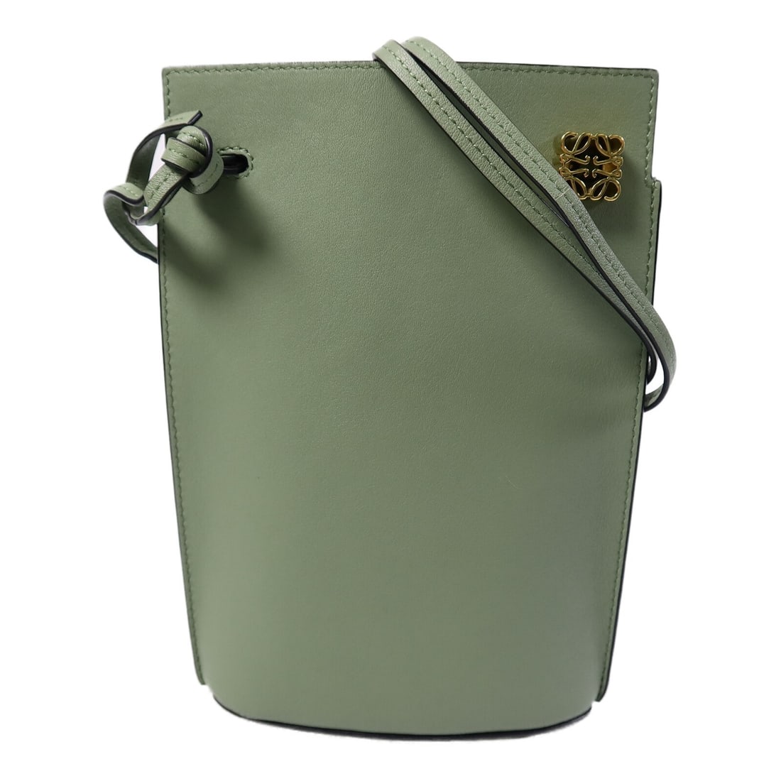 LOEWE Dice Pocket Classic Shoulder Bag Green Calfskin C630R12X01: LOEWE Dice Pocket Classic Shoulder Bag Green Calfskin C630R12X01 A LOEWE shoulder bag in green calfskin (cowhide) with a classic design and gold hardware. It is a women's regular-size bag made in Spai