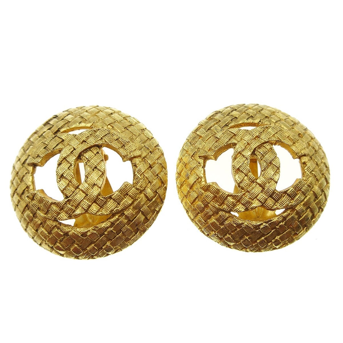 CHANEL Round Button Clip On Earrings Gold Plated Quilted: CHANEL Round Button Clip On Earrings Gold Plated Quilted Round Chanel button earrings with quilted detailing and CC logo design. These clip-on earrings are gold-plated and made in France. The exterior