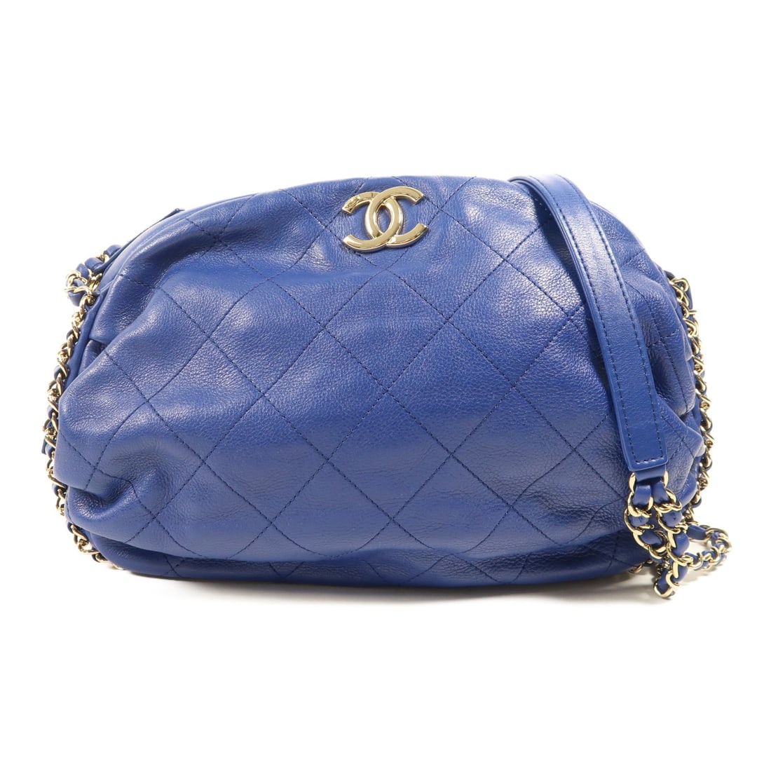 Chanel CC blue calfskin shoulder bag with chain gold tone hardware: Chanel CC blue calfskin shoulder bag with chain gold tone hardware Blue Chanel CC chain shoulder bag crafted from calfskin leather. This women's shoulder bag features an interior with one open pocket 