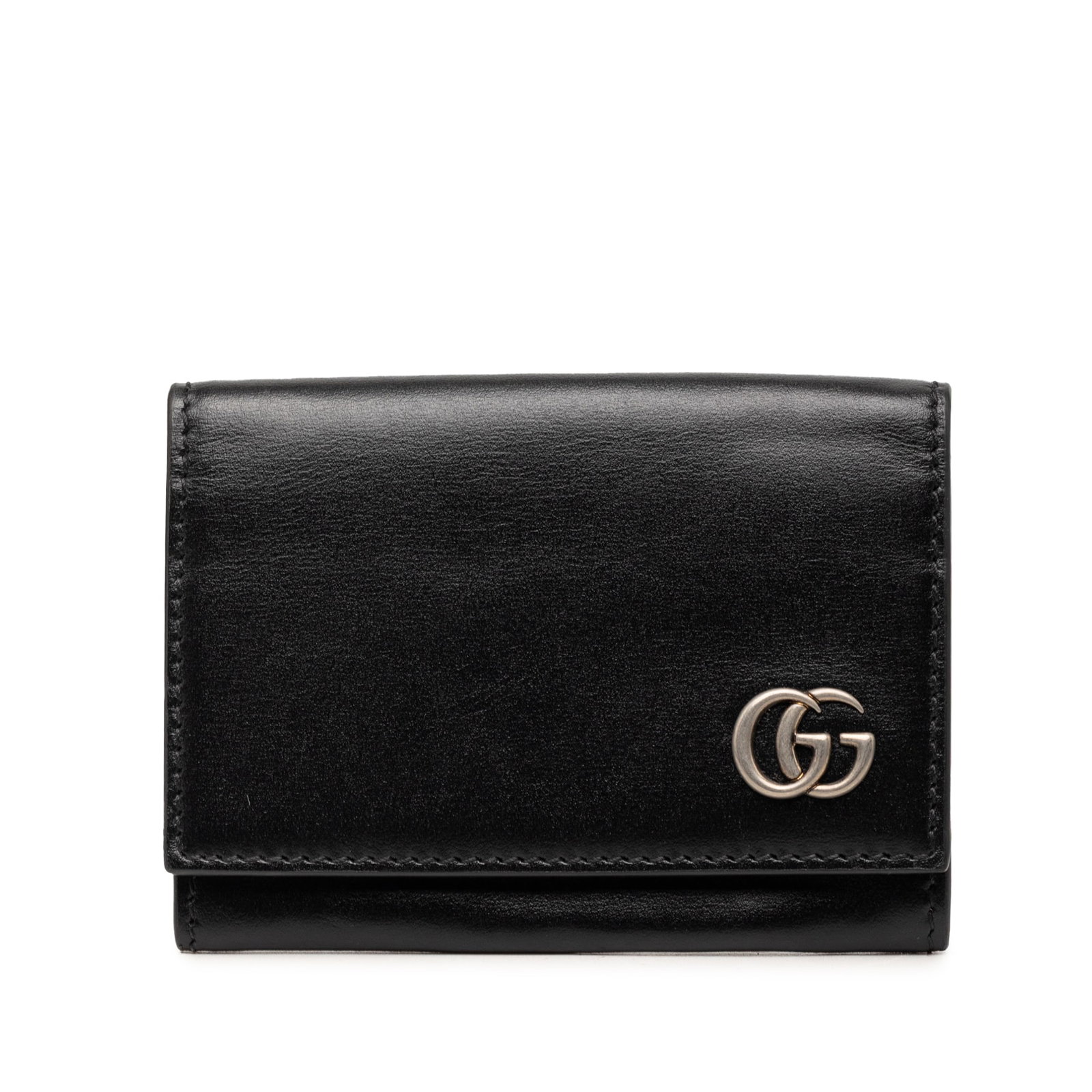 Gucci GG Marmont leather card holder with flap: Gucci GG Marmont leather card holder with flap Gucci GG Marmont calfskin card case in black leather with a front flap and interior slip pockets. Made in Italy. Condition is AB with noted wear includin