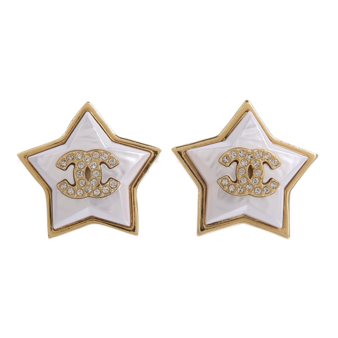 CHANEL CC Pierced Earrings White Metal with Storage Box: CHANEL CC Pierced Earrings White Metal with Storage Box CHANEL CC earrings in metal with a white x white color finish. The item comes with a storage box and is described as being in very good AB condi