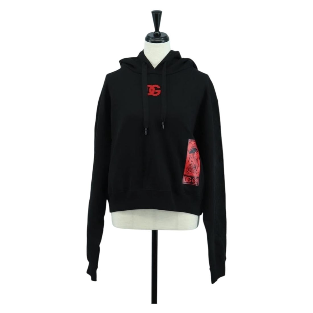 Dolce and Gabbana Jujutsu Kaisen Nobara Kugisaki Black Cotton Women's Jacket: Dolce and Gabbana Jujutsu Kaisen Nobara Kugisaki Black Cotton Women's Jacket This Dolce&Gabbana x Jujutsu Kaisen Nobara Kugisaki jacket is crafted from 100% cotton in black. Designed for women, it fea