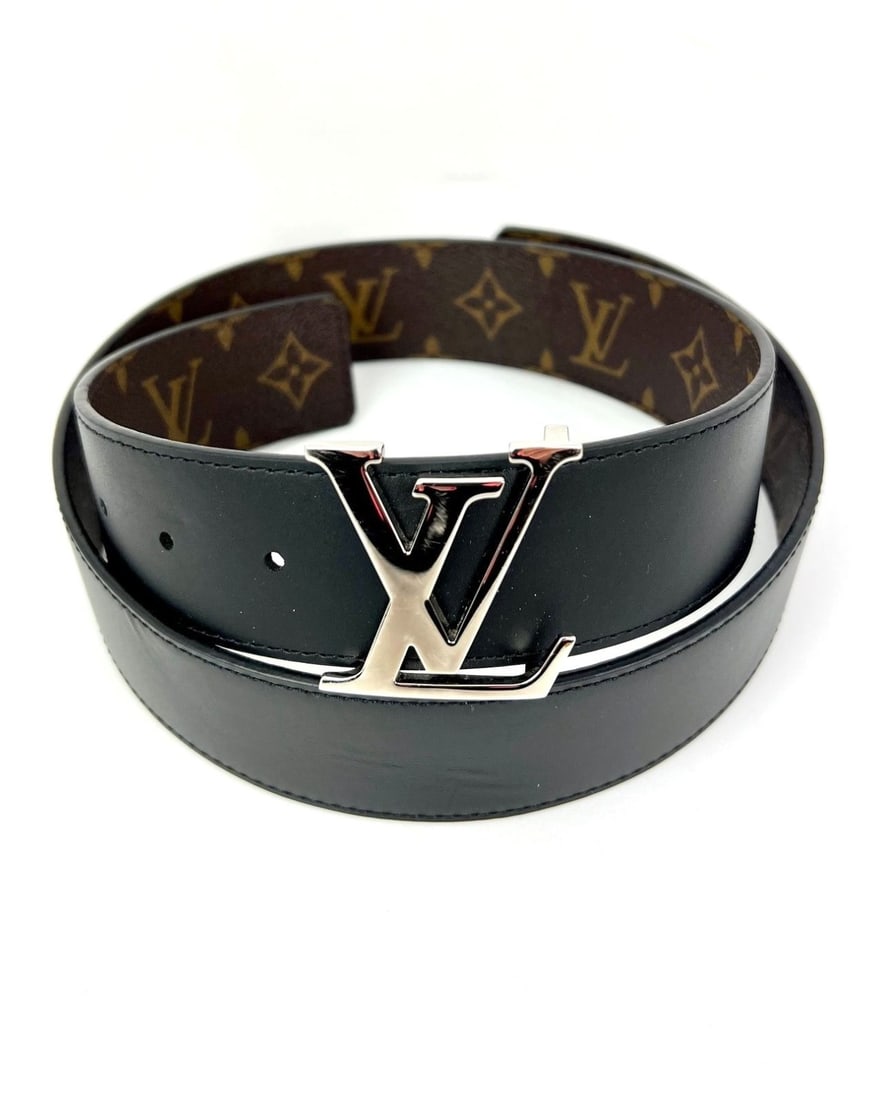 Louis Vuitton Monogram Reversible Leather Belt 40mm Black Size 32: Louis Vuitton Monogram Reversible Leather Belt 40mm Black Size 32 This Louis Vuitton Initiales 40mm reversible belt features the iconic Monogram pattern on high-quality black leather. Designed for men