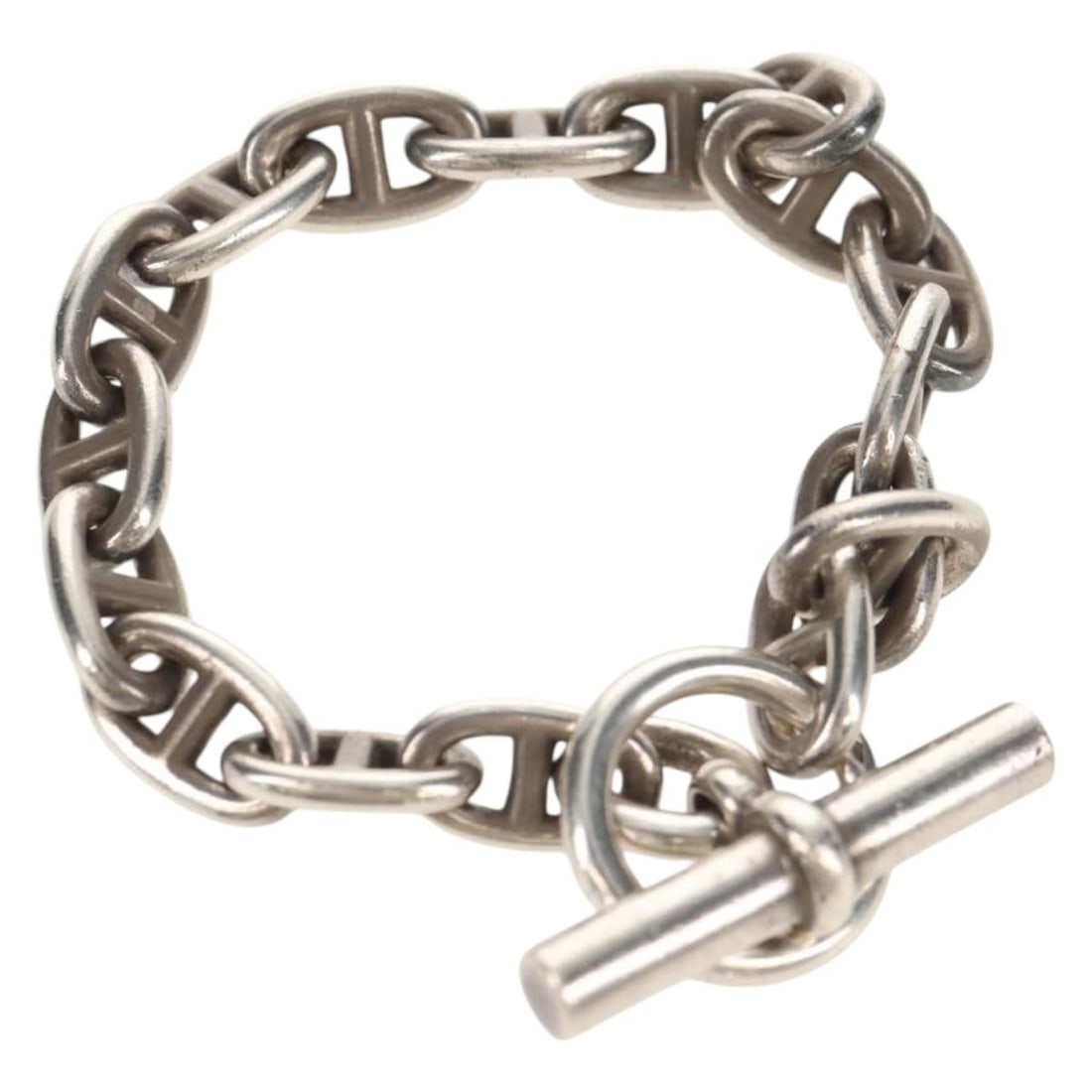 Hermes Chaine d'Ancre MM Ag925 Silver Bracelet 17 Links: Hermes Chaine d'Ancre MM Ag925 Silver Bracelet 17 Links Hermes Chaine d'Ancre MM bracelet in silver-tone Ag925 with 17 links. Made in France, this women's bracelet shows reasonable wear and tear consi