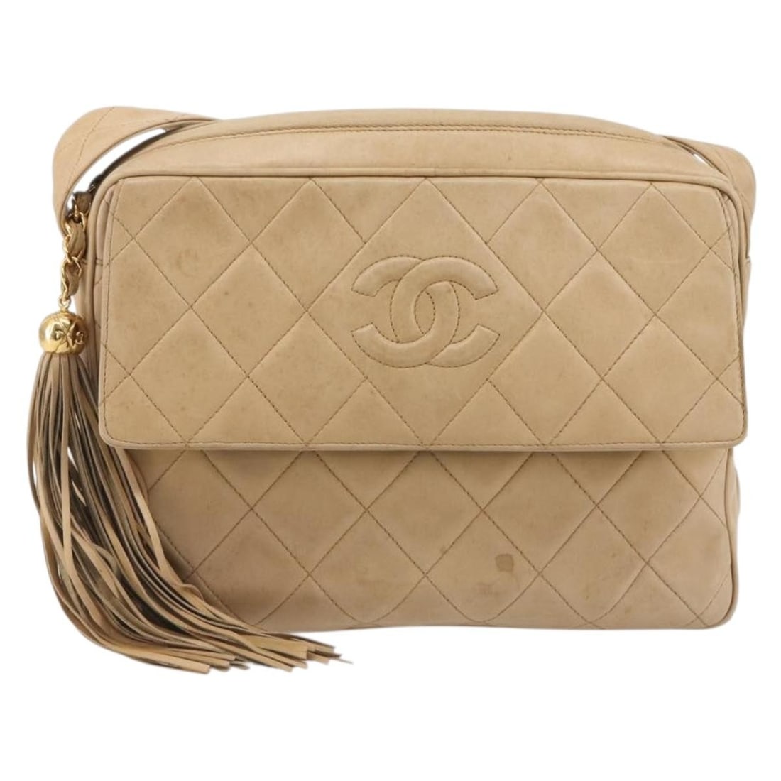 Chanel Vintage Diamond CC Flap Pocket Beige Leather Shoulder Bag: Chanel Vintage Diamond CC Flap Pocket Beige Leather Shoulder Bag A vintage Chanel Diamond CC Flap Pocket bag in beige leather, designed for women. Made in Italy, this flap-style bag features a quilted