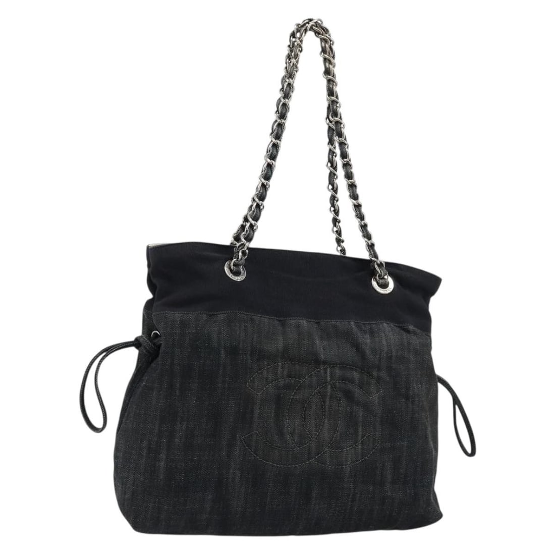 CHANEL Coco Mark Denim Shoulder Bag Black Silver CC: CHANEL Coco Mark Denim Shoulder Bag Black Silver CC CHANEL Coco Mark chain shoulder bag in black and silver canvas, made in Italy. This women's shoulder bag features a chain strap with an approximate 