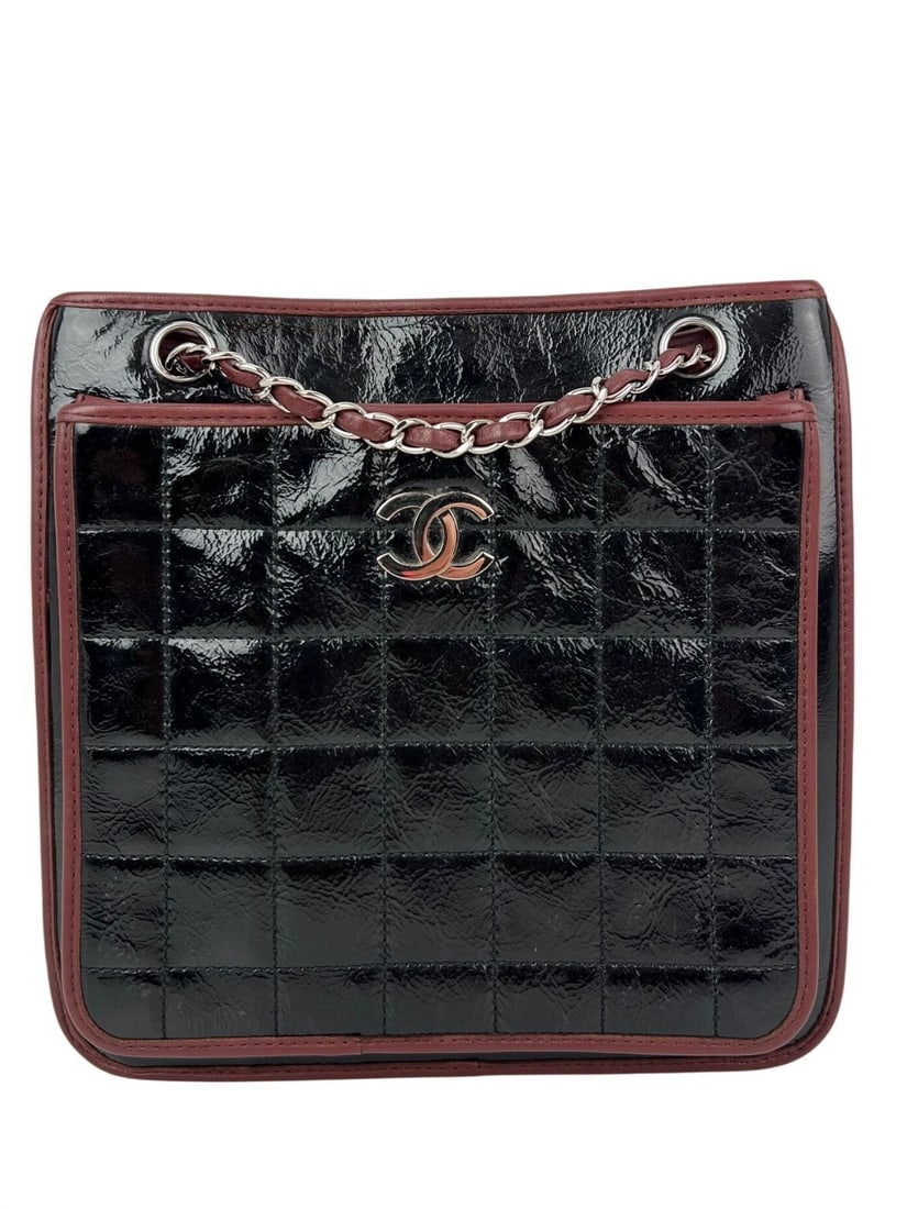 CHANEL Chocolate Bar black leather shoulder tote bag: CHANEL Chocolate Bar black leather shoulder tote bag Pre-owned Chanel Chocolate Bar tote bag in black glazed patent leather with a shoulder strap and magnetic closure. This medium tote features pocket