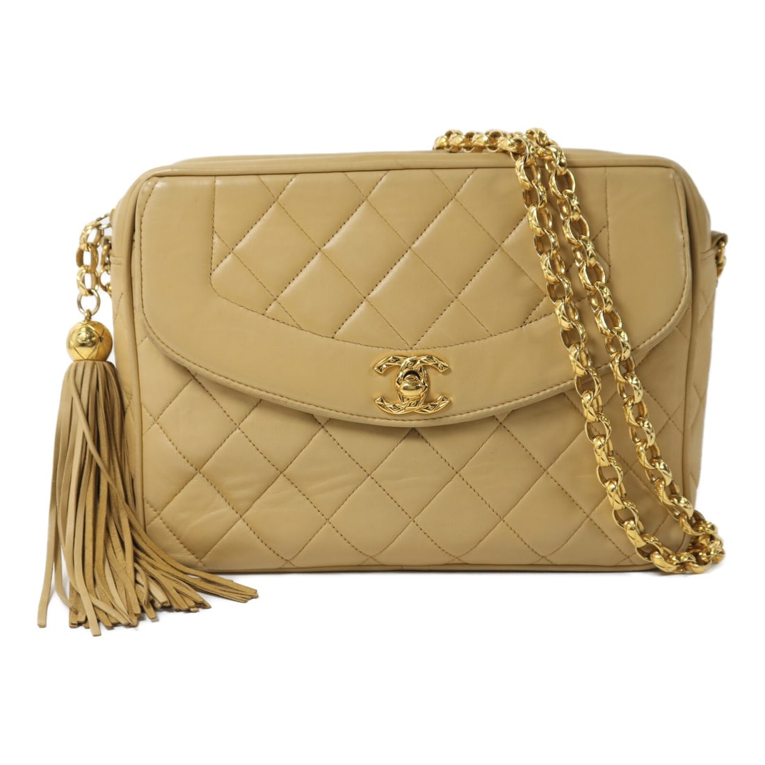 CHANEL CC Vintage Beige Lambskin Shoulder Bag with Gold Tone Chain: CHANEL CC Vintage Beige Lambskin Shoulder Bag with Gold Tone Chain Vintage CHANEL CC GHW shoulder bag in beige lambskin (sheep leather). It features a chain shoulder strap, flap-type exterior pocket, 