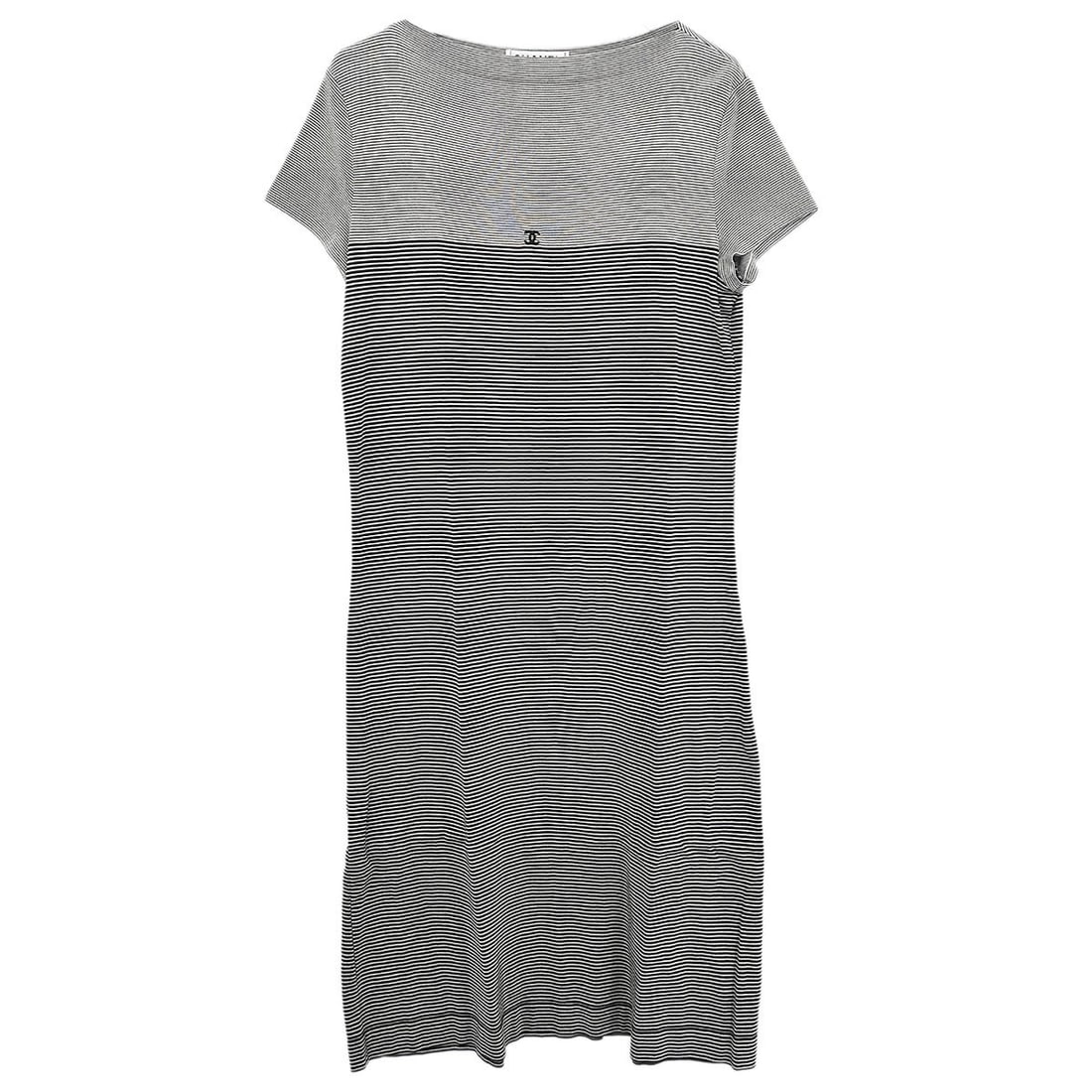 CHANEL 97C black white knee length cotton dress size 42: CHANEL 97C black white knee length cotton dress size 42 Black and white Chanel women's knee-length dress in 100% cotton with a round neckline and short sleeves. This regular-fit one-piece style is mar