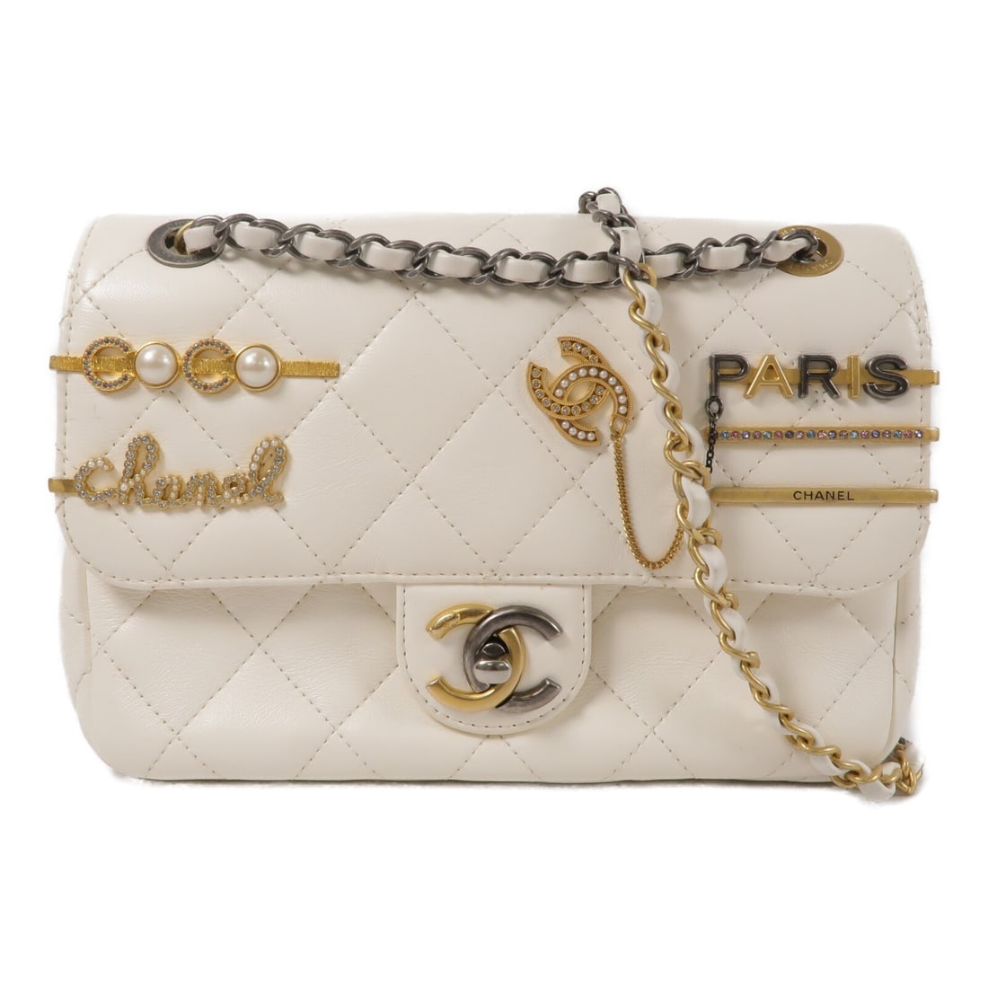 CHANEL AS2979 White Lambskin Shoulder Bag with CC Pearl Hairpin Badge: CHANEL AS2979 White Lambskin Shoulder Bag with CC Pearl Hairpin Badge A CHANEL shoulder bag in white lambskin leather, model AS2979, featuring the CC pearl hairpin badge chain design. It is a women's 