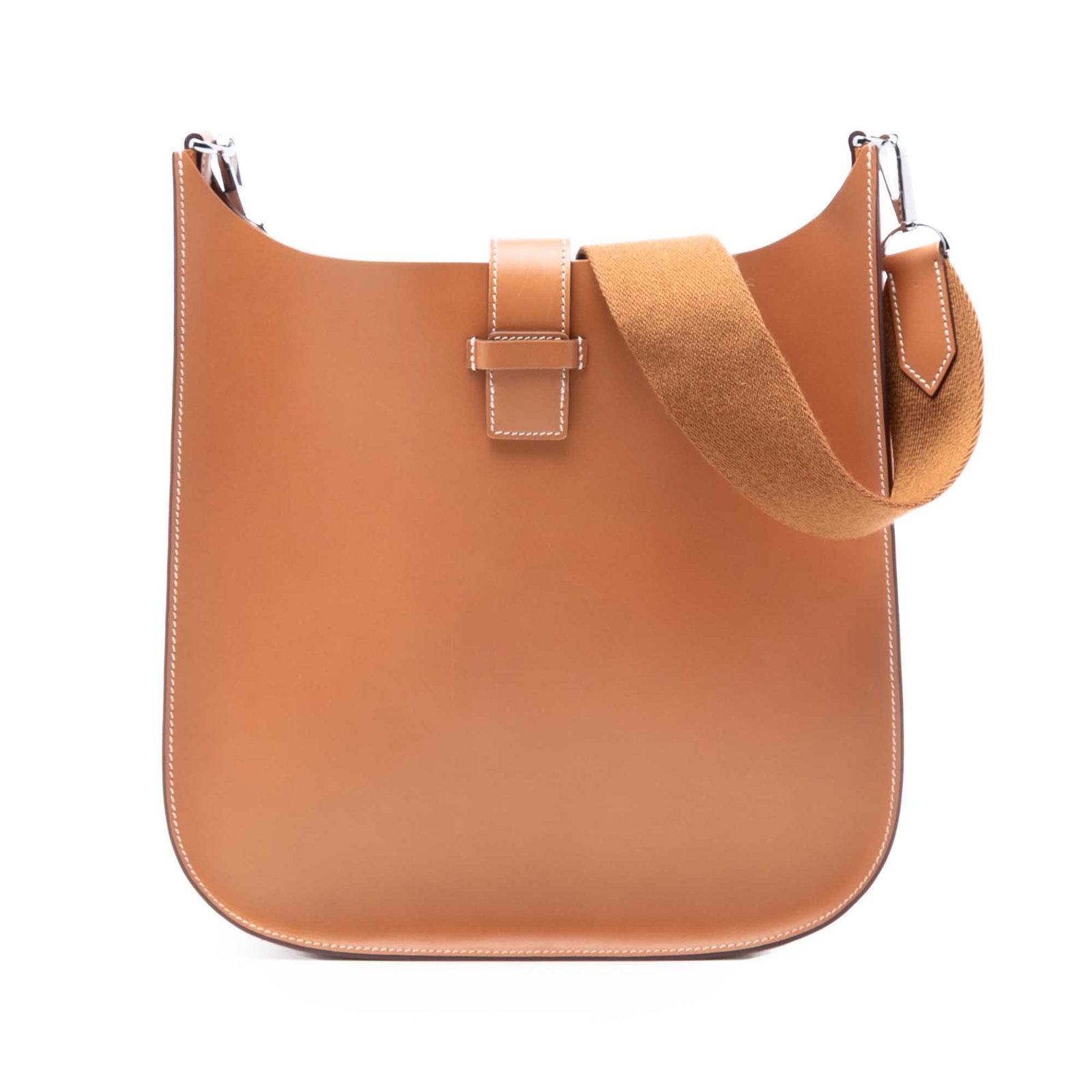 Hermes Evelyne Sellier 29 Gold Leather Shoulder Bag: Hermes Evelyne Sellier 29 Gold Leather Shoulder Bag The Hermes Vache Hunter Evelyne Sellier 29 is crafted from Vache Hunter leather in a Gold color, featuring a flat shoulder strap, an open top with a