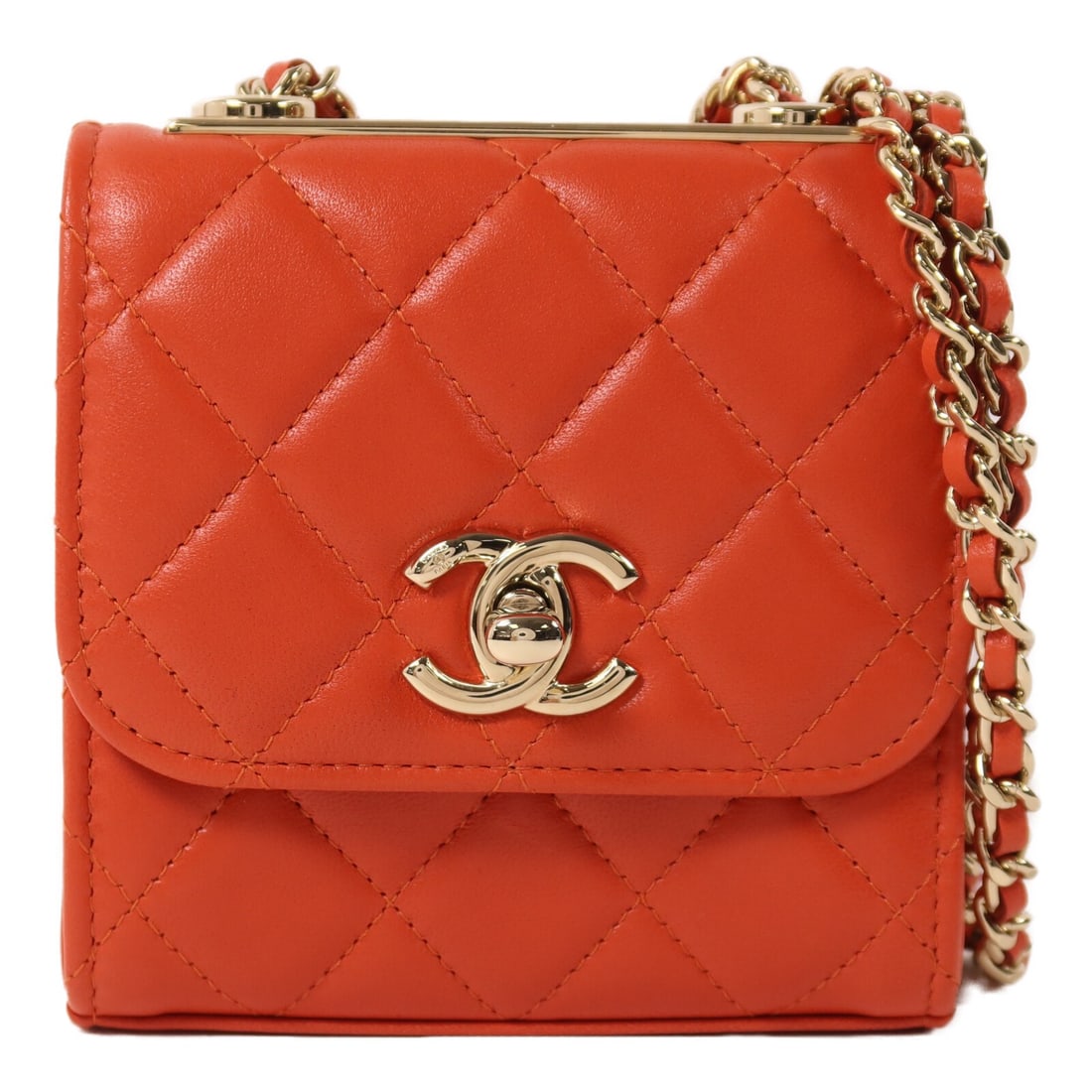 CHANEL CC Lambskin Chain Shoulder Bag Red Gold Tone Hardware: CHANEL CC Lambskin Chain Shoulder Bag Red Gold Tone Hardware A CHANEL women's shoulder bag in red lambskin leather with a chain shoulder strap and CC turn-lock closure. The bag is described as Very Go
