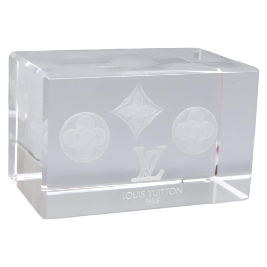 Louis Vuitton clear metal paperweight with item box: Louis Vuitton clear metal paperweight with item box This Louis Vuitton paperweight features a clear design crafted from metal, offering a stylish and functional addition to any workspace. Made in Fran