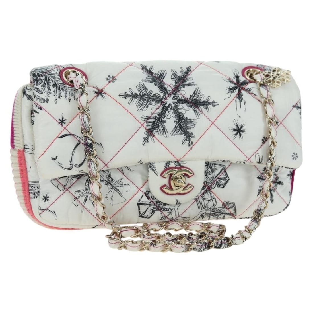 CHANEL Matelasse Nylon White Gold Shoulder Bag: CHANEL Matelasse Nylon White Gold Shoulder Bag This CHANEL Matelasse 26 chain shoulder bag features a stylish white and gold color scheme and is crafted from durable nylon. The bag offers a classic qu