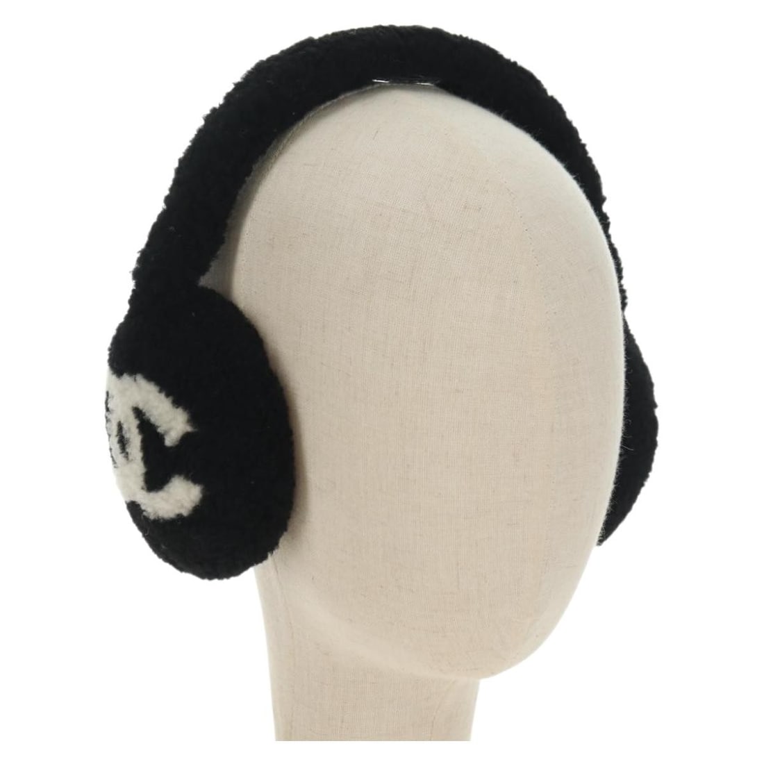 CHANEL Wool Earflap Cap Black White CC Women: CHANEL Wool Earflap Cap Black White CC Women Black and white wool cap from the CHANEL Coco Mark line for women. This cap is offered in excellent condition, with no remarkable scratches noted on the su