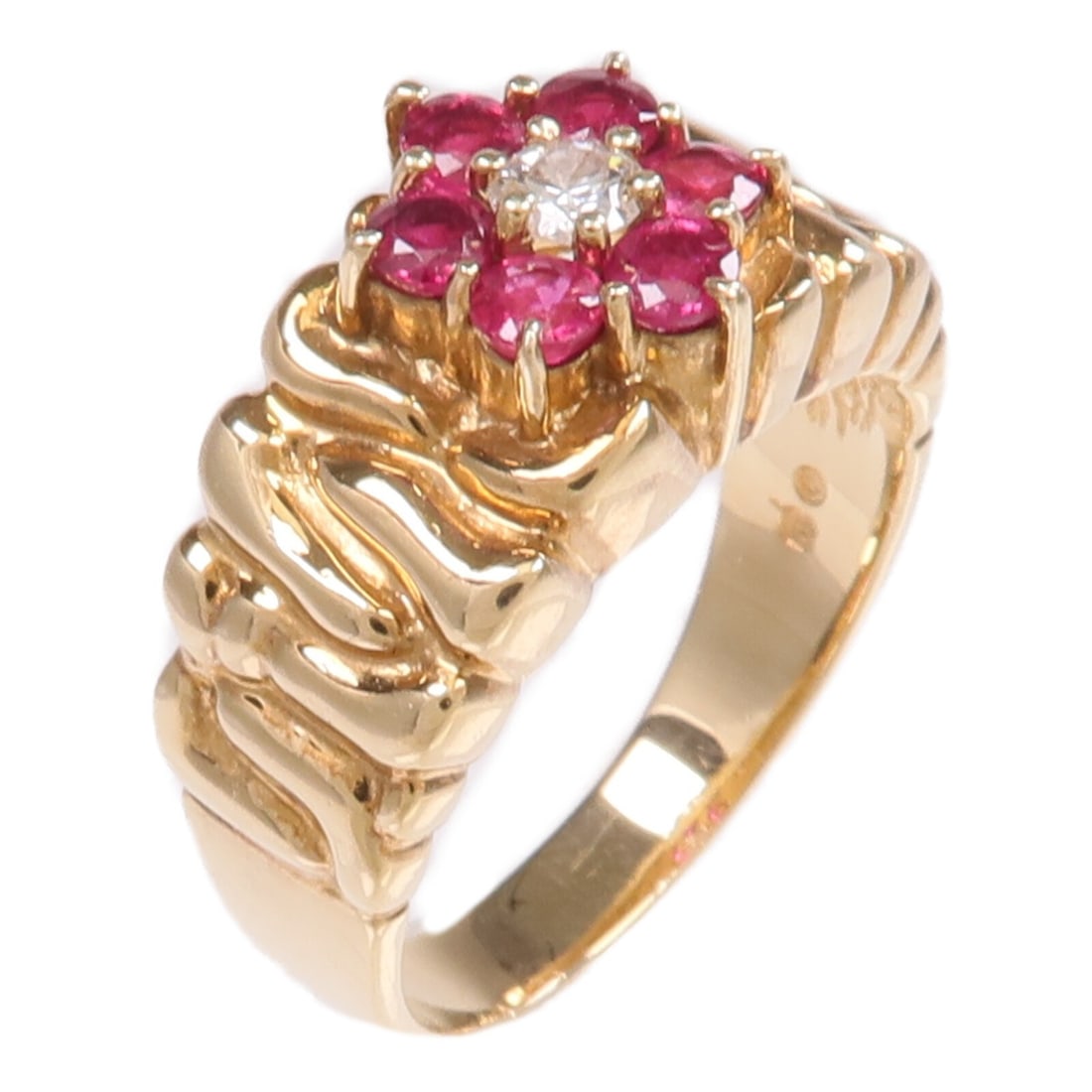 14K Yellow Gold Ruby Diamond Ring US 6: 14K Yellow Gold Ruby Diamond Ring US 6 A women's ring featuring a ruby and diamond design in 14K yellow gold. The ring is size US 6 and has a ring width of 3-8 mm, with a motif measuring 8 mm x 8 mm. 