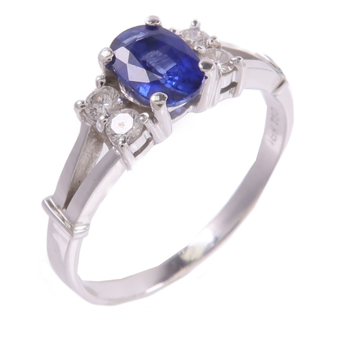 18K White Gold Sapphire Diamond Ring Size 6.25: 18K White Gold Sapphire Diamond Ring Size 6.25 A sapphire and diamond ring crafted in 18K white gold, presented in US size 6.25. The ring features a blue and clear color combination, with a motif meas