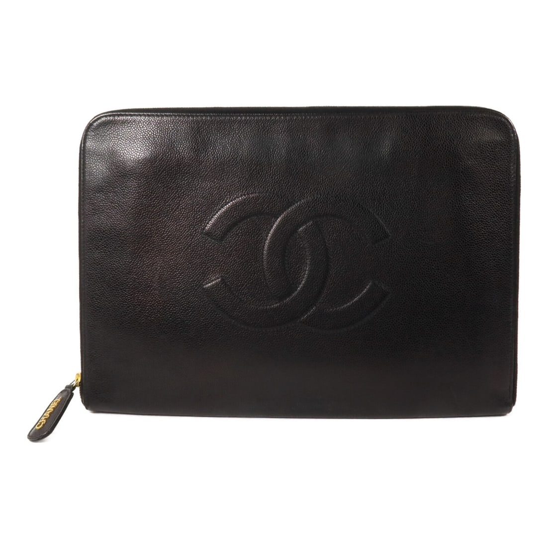 CHANEL CC Vintage Black Calfskin Clutch Bag with GHW: CHANEL CC Vintage Black Calfskin Clutch Bag with GHW Vintage CHANEL CC GHW clutch bag in black calfskin leather. It features a fastener closure and an interior with two zip pockets. The item is in Ver