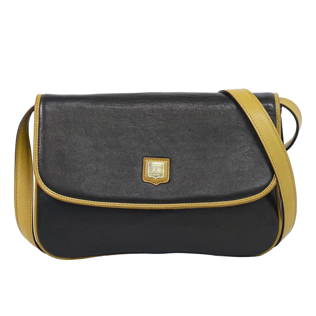 Celine Vintage Flap Black Leather Shoulder Bag: Celine Vintage Flap Black Leather Shoulder Bag Vintage Celine Flap bag crafted in black leather. This women's bag has a classic flap design and is made in Italy. Condition is good overall, with light 