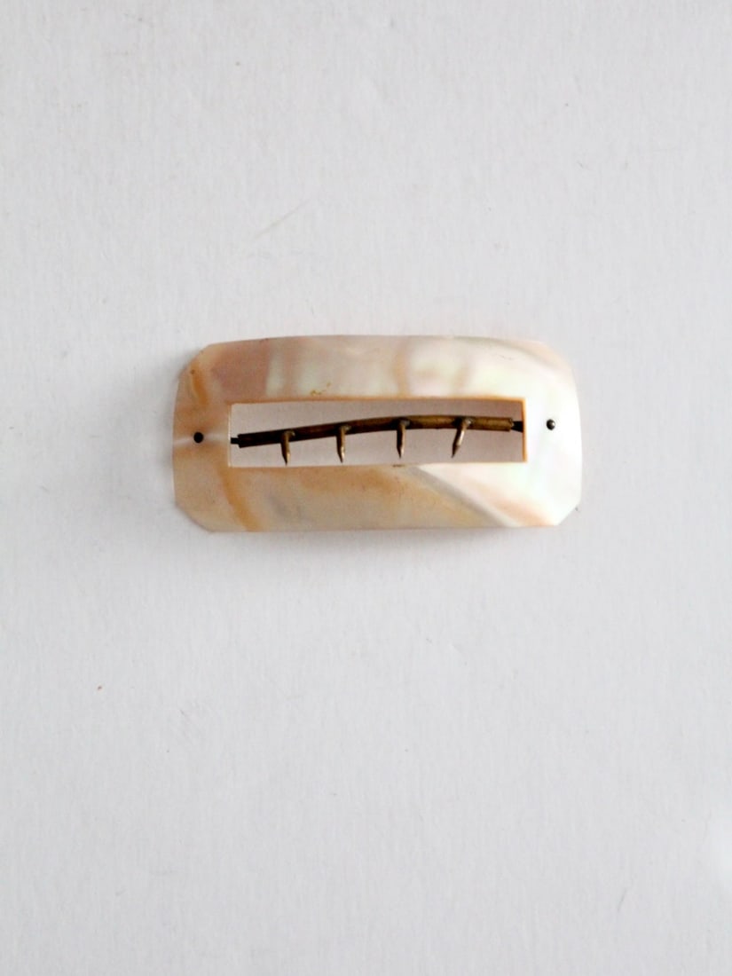 Vintage Mother of Pearl Hair Brooch with Brass Comb 3 x 1.5 in: Vintage Mother of Pearl Hair Brooch with Brass Comb 3 x 1.5 in This vintage mother of pearl hair brooch features a beautiful cream shell design complemented by a durable brass comb, ensuring a secure 