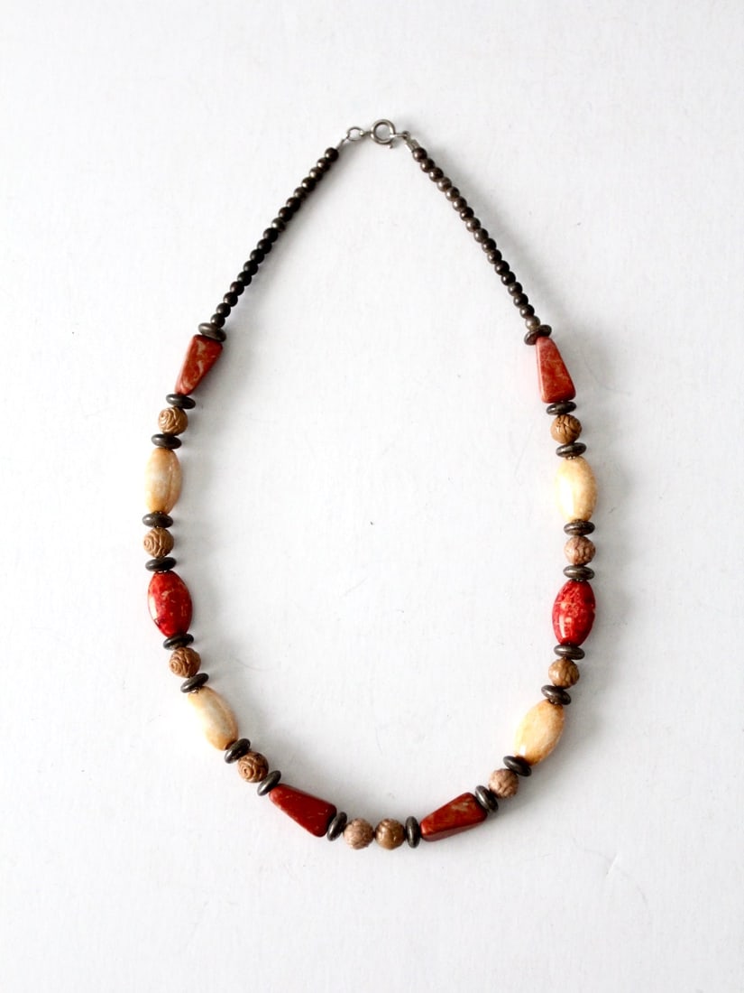 1970s Vintage Boho Beaded Necklace with Floral Cabochons: 1970s Vintage Boho Beaded Necklace with Floral Cabochons Discover this charming vintage boho beaded necklace from the 1970s, featuring a beautiful combination of brick red and cream stones, adorned wi