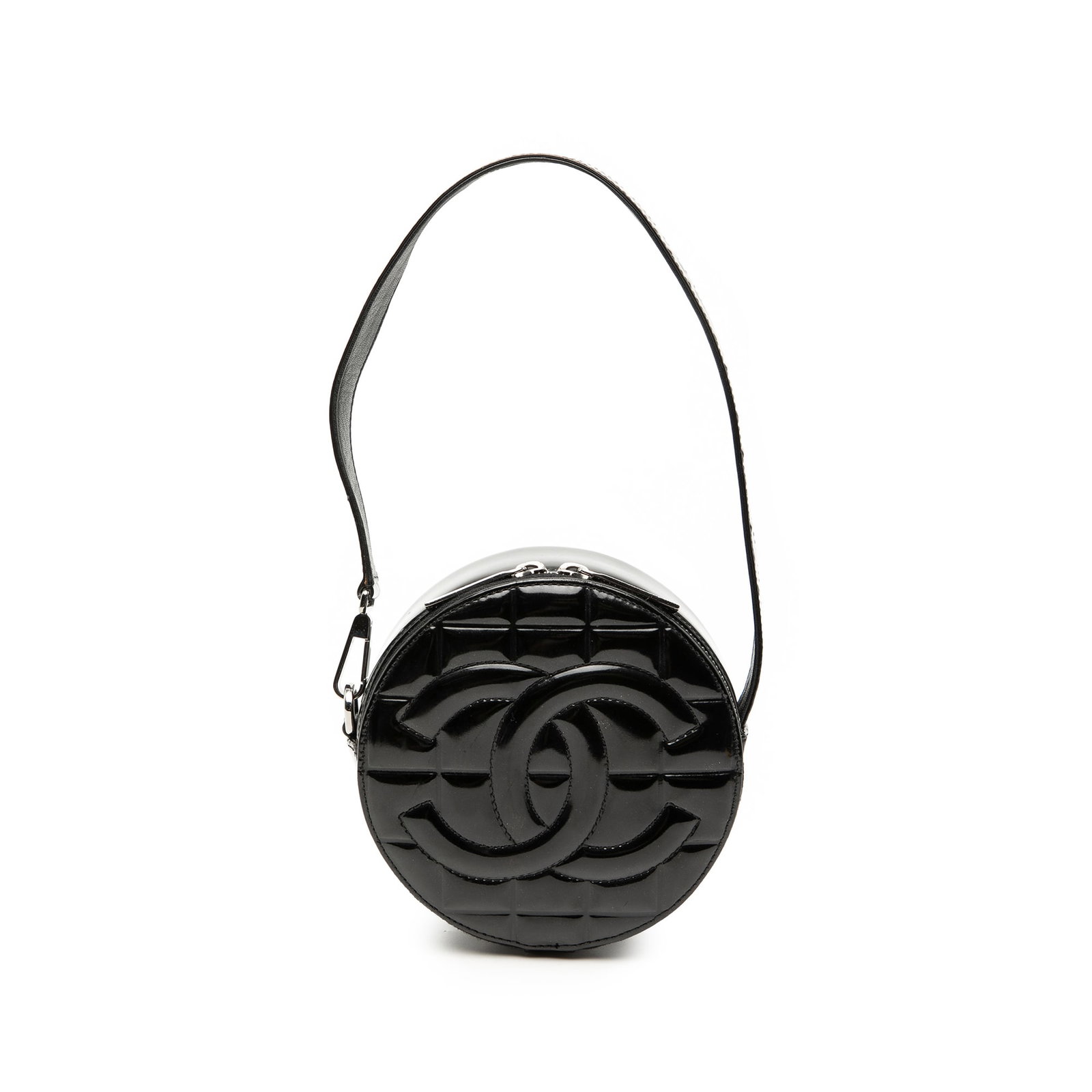 Chanel CC Choco Bar patent leather round shoulder bag: Chanel CC Choco Bar patent leather round shoulder bag This Chanel CC Choco Bar Patent Round Shoulder Bag features a distinctive chocolate bar quilted patent leather exterior in black, complemented by 