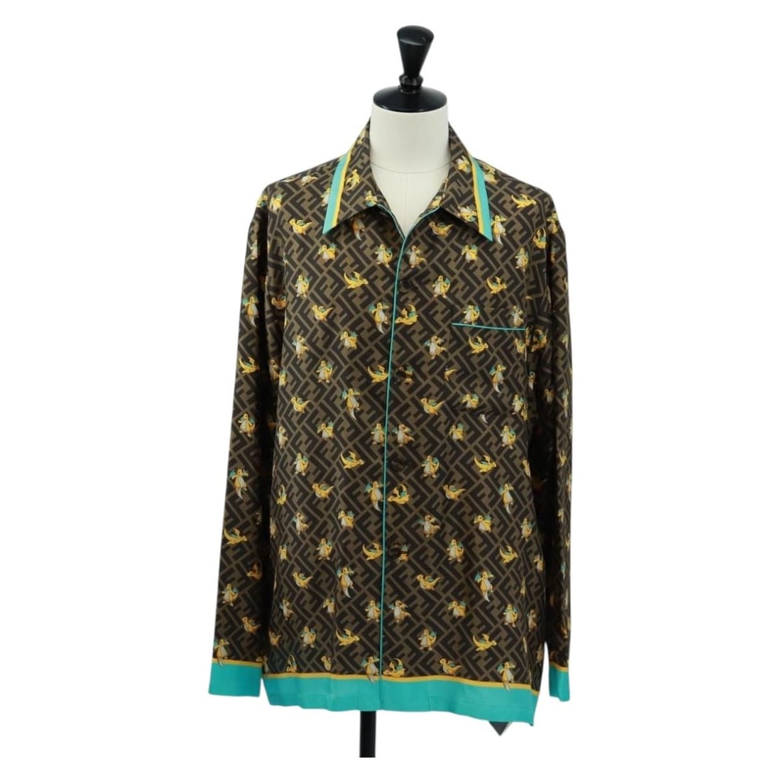 Fendi Silk Shirt Zucca Canvas Dragonite Pattern Brown Black FS1262: Fendi Silk Shirt Zucca Canvas Dragonite Pattern Brown Black FS1262 This FENDI shirt features a stylish combination of brown and black in luxurious silk with Zucca canvas detailing. Made in Italy, it o