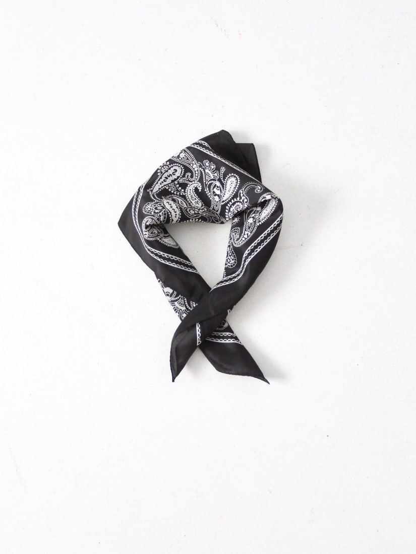 Vintage Black Nylon Bandana Classic Cowboy Paisley Design: Vintage Black Nylon Bandana Classic Cowboy Paisley Design This vintage black nylon bandana features a classic western cowboy paisley design in white print, offering a timeless accessory for any outfit