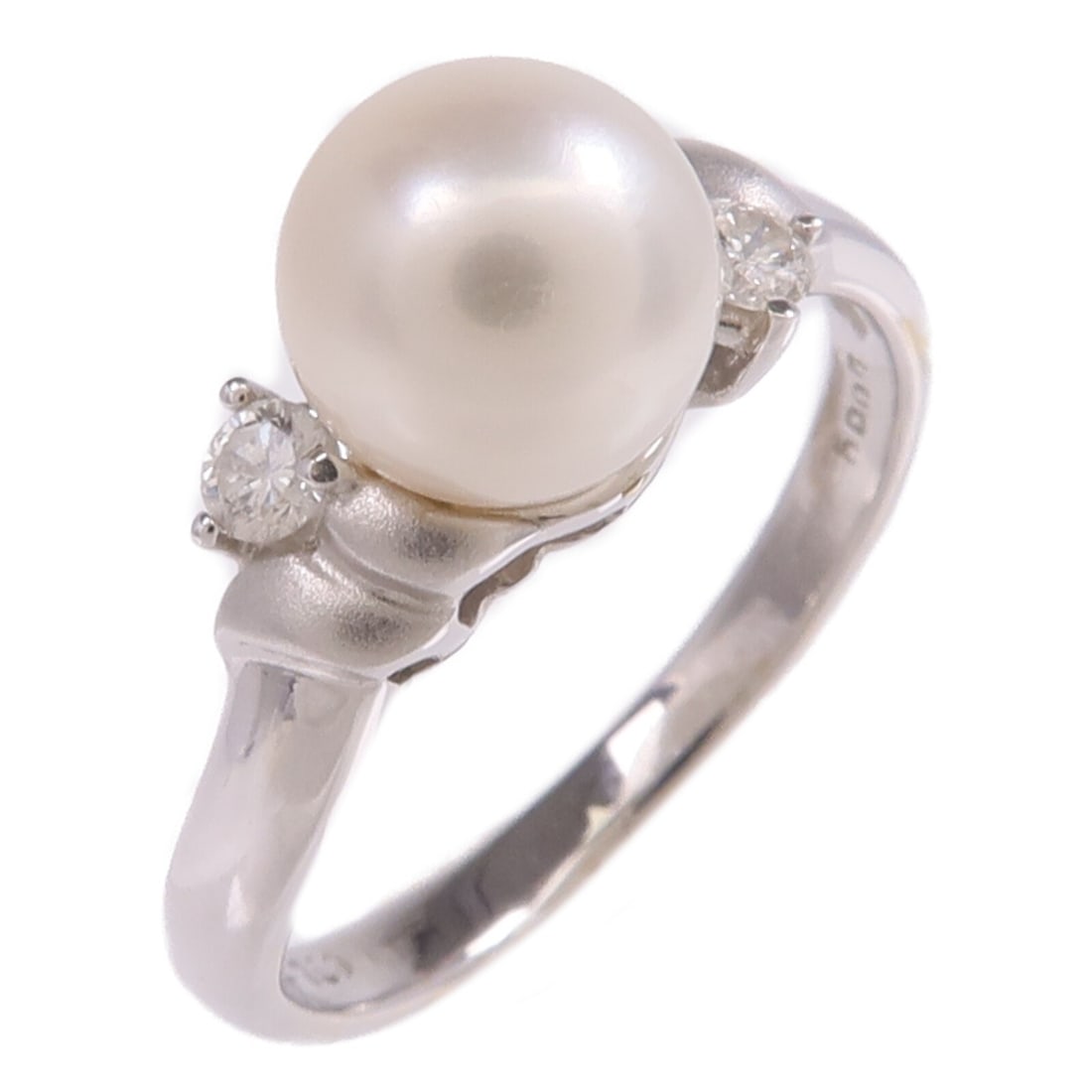 18K White Gold Pearl Diamond Ring Size 4.75: 18K White Gold Pearl Diamond Ring Size 4.75 A women's ring featuring a pearl and diamond design in K18WG white gold. The ring is size 4.75 and has a ring width of 2-3 mm (0.8 in). It weighs 2.68 g and