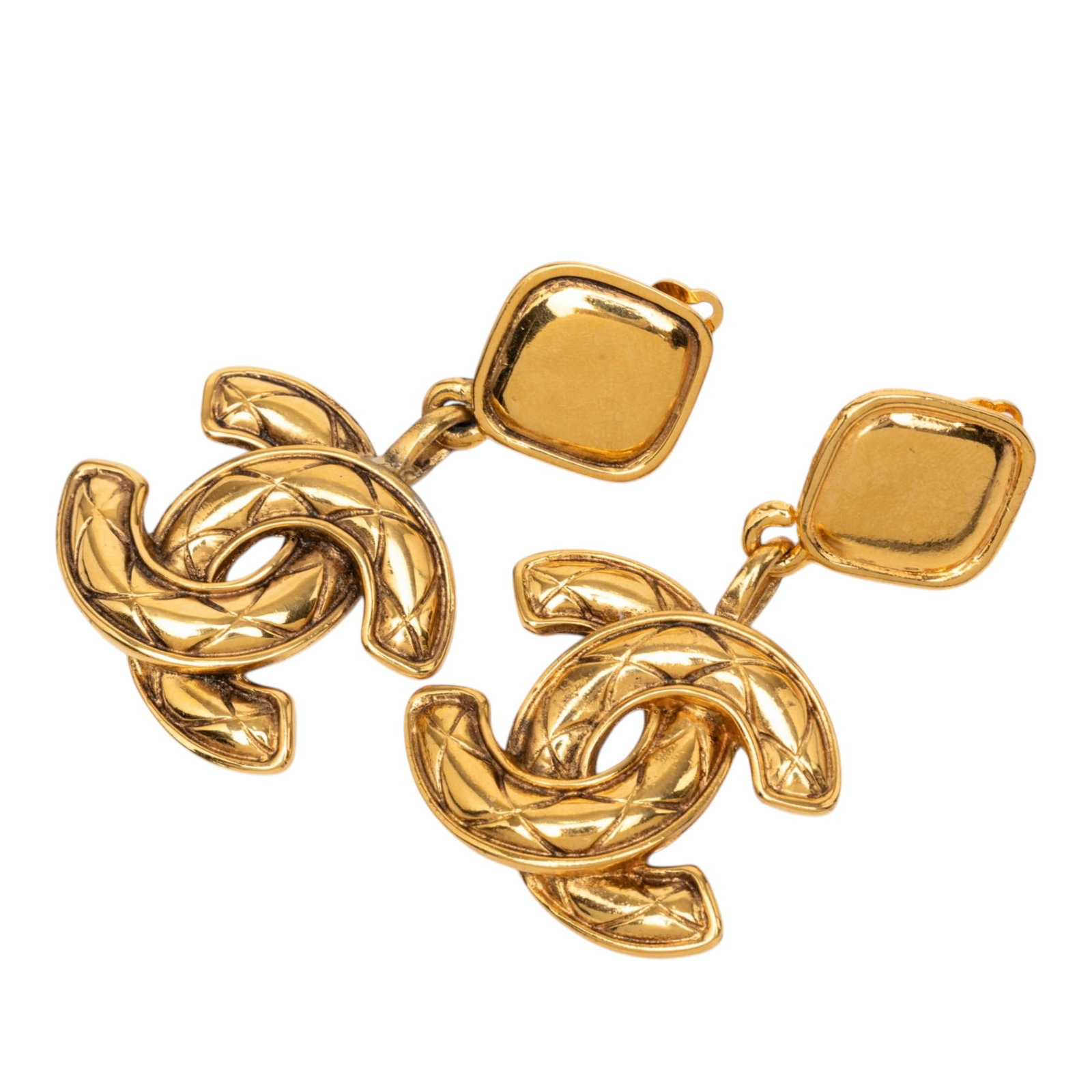 Chanel CC Quilted Drop Clip Earrings Gold Plated: Chanel CC Quilted Drop Clip Earrings Gold Plated Chanel CC quilted drop clip-on earrings in gold plated metal. This costume jewelry pair is made in France and features a classic drop design with clip-