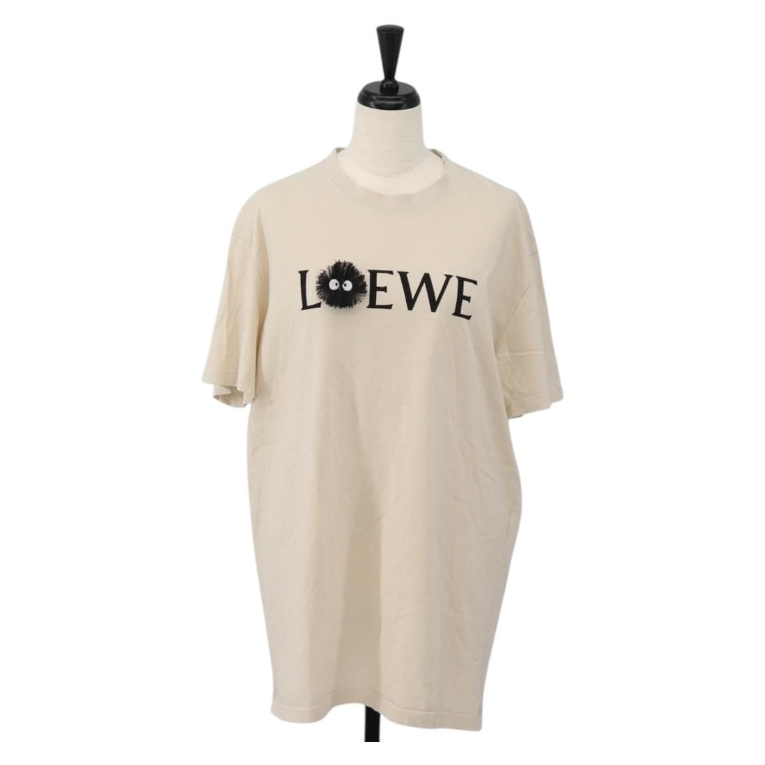 LOEWE Studio Ghibli Soot Sprites Cotton Shirt Beige XS: LOEWE Studio Ghibli Soot Sprites Cotton Shirt Beige XS LOEWE x Studio Ghibli Soot Sprites T shirt in beige cotton, size XS for women. The shirt is in AB very good condition with slight rubbing, staini