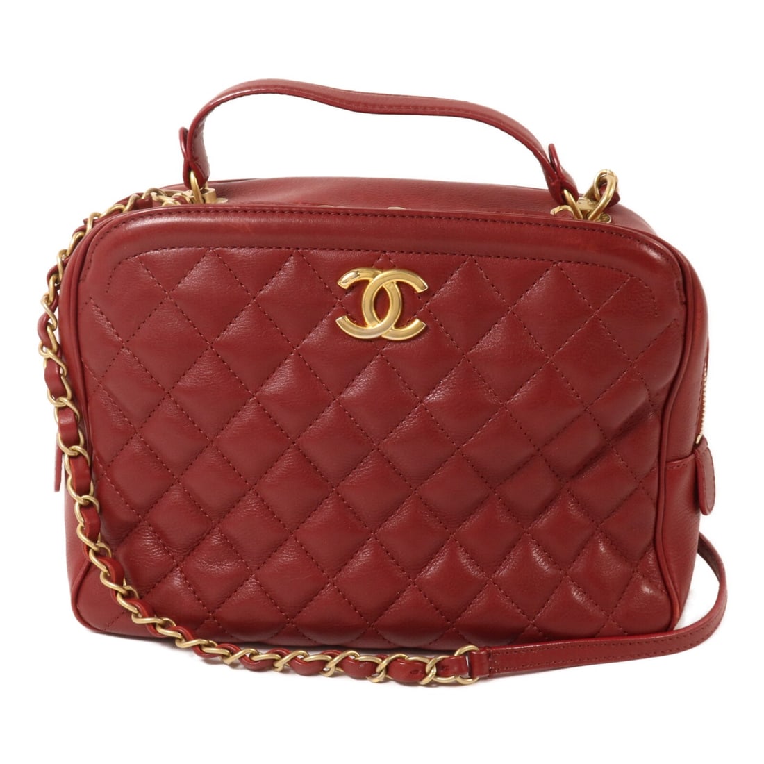 CHANEL CC 2way shoulder bag red lambskin with gold tone chain: CHANEL CC 2way shoulder bag red lambskin with gold tone chain Chanel CC chain shoulder bag in red lambskin leather with a 2-way shoulder bag design. Features a magnetic exterior pocket and an organize