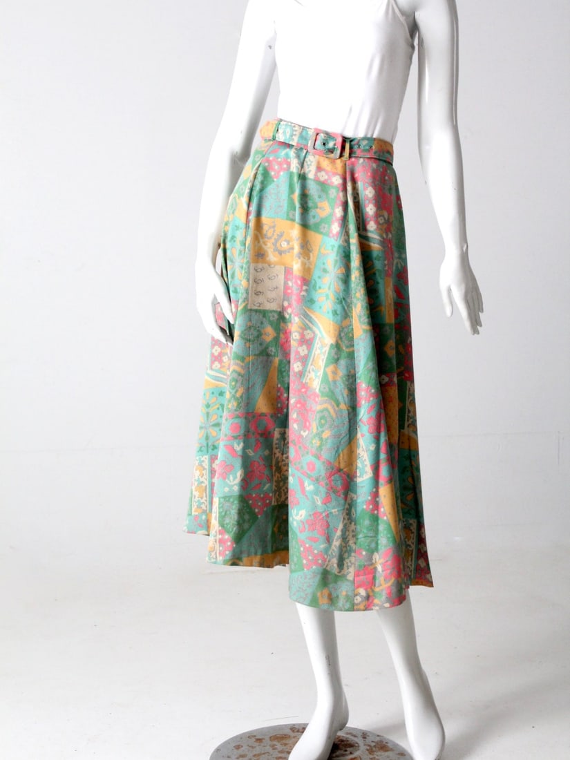 1970s Vintage Floral Midi Skirt Pastel Green A-Line with Belt: 1970s Vintage Floral Midi Skirt Pastel Green A-Line with Belt Step back in time with this charming 1970s vintage floral midi skirt. Crafted from a soft and slinky fabric, this A-line skirt features a 